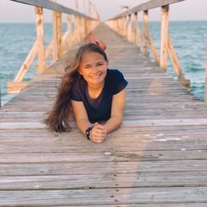 Meet your Posher, Ava